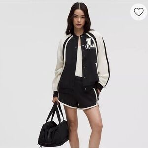 NWT $168 lululemon Scuba Oversized Collegiate Jacket
Graphic M/L